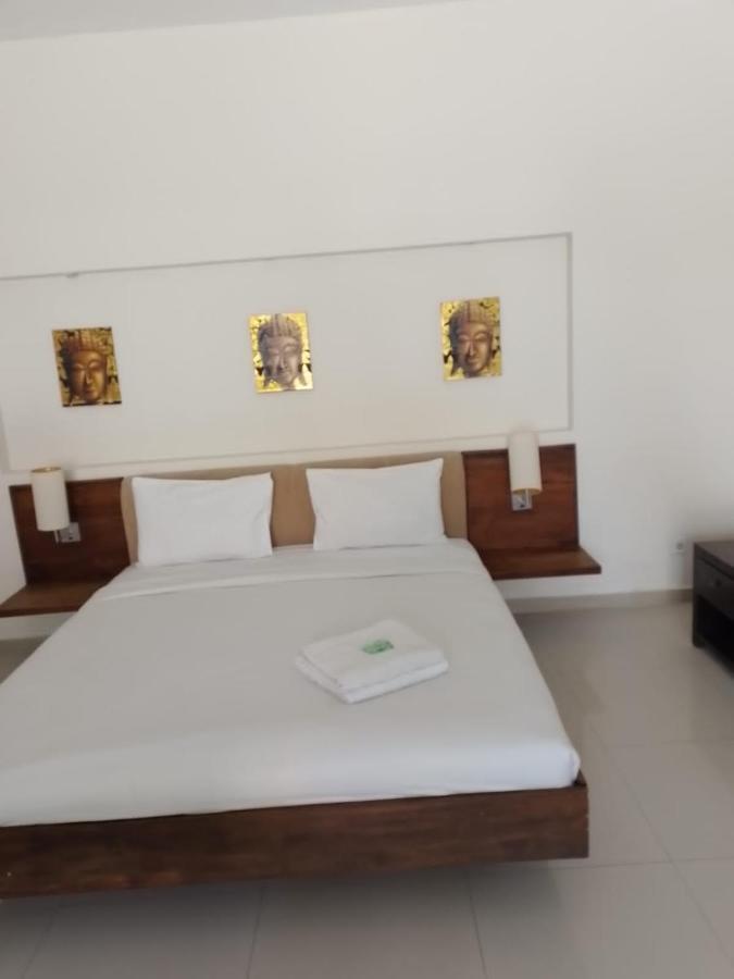 Marinos Place Legian Buitenkant foto