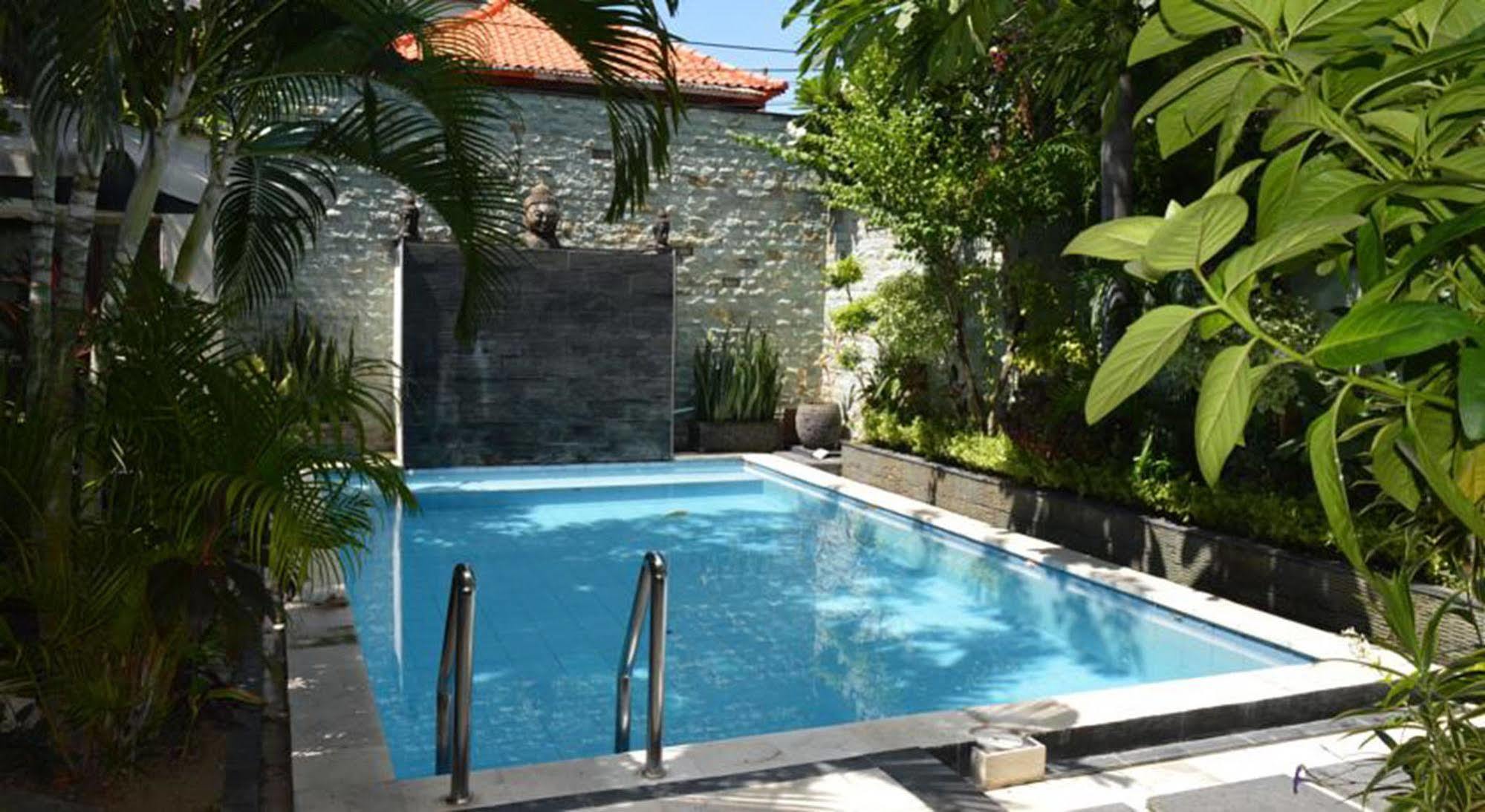Marinos Place Legian Buitenkant foto