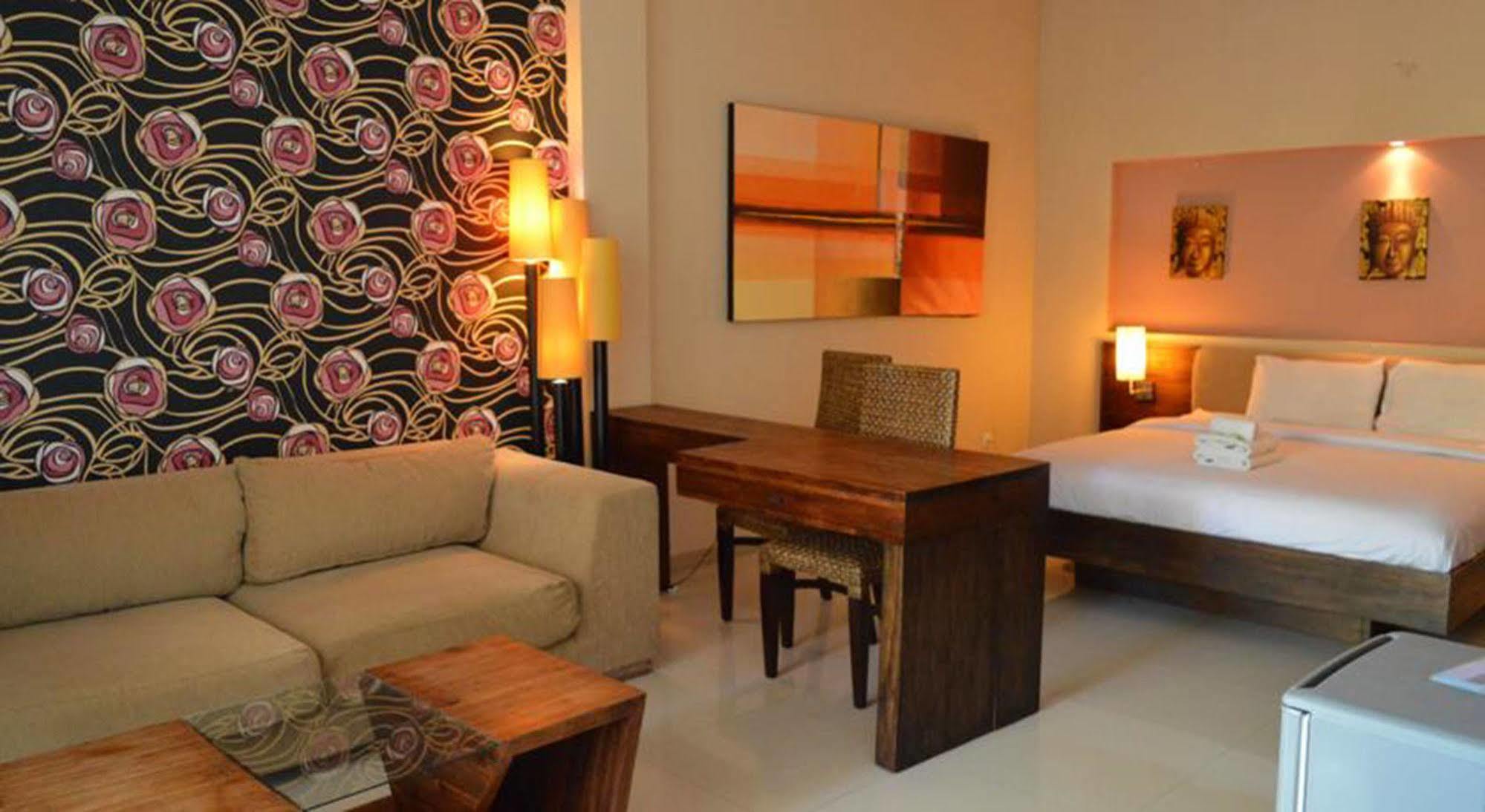 Marinos Place Legian Buitenkant foto