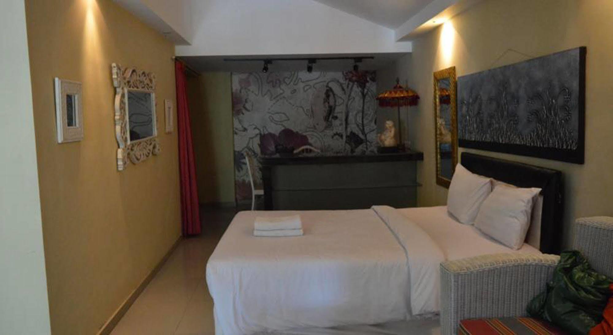 Marinos Place Legian Buitenkant foto
