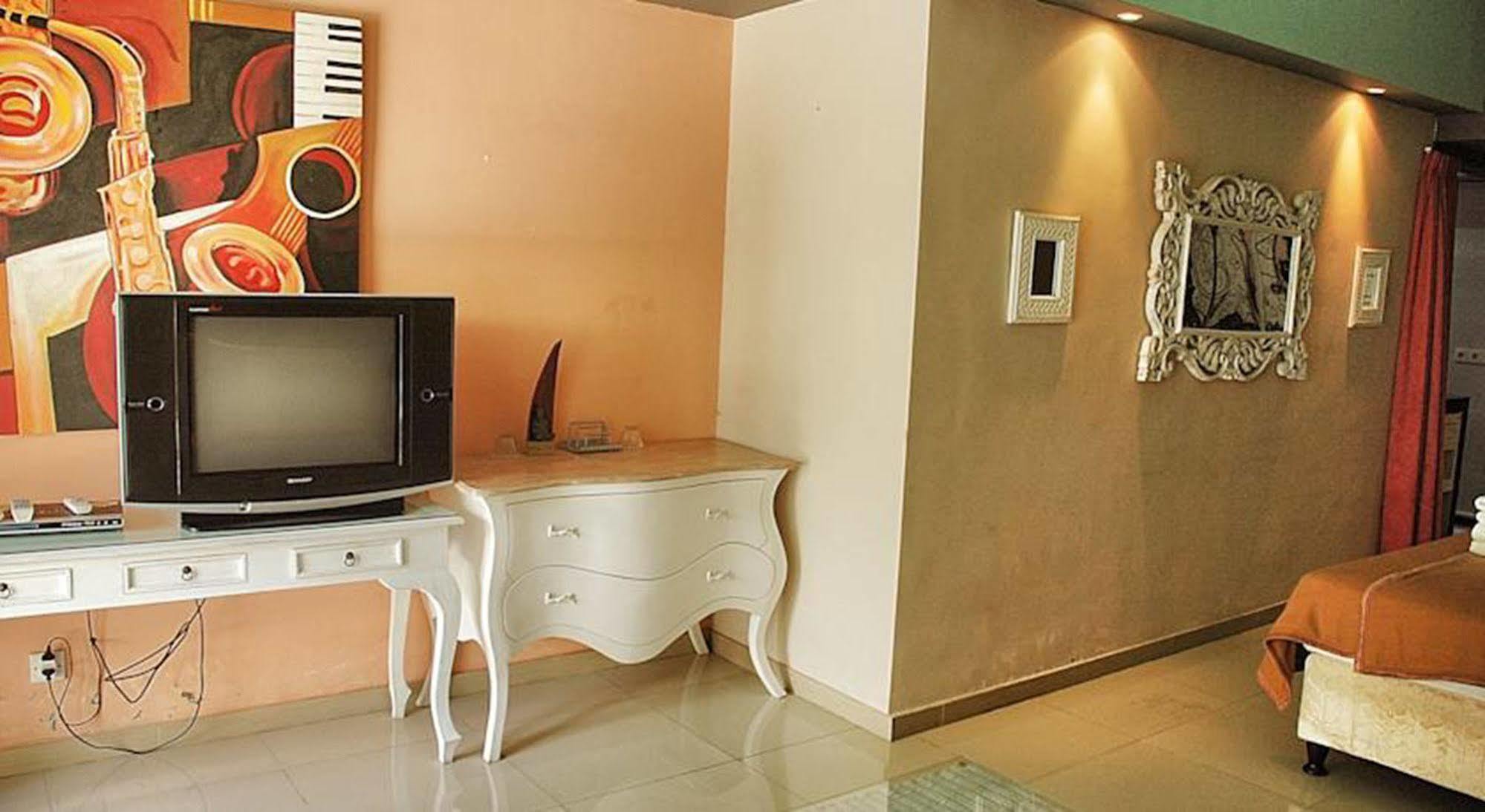 Marinos Place Legian Buitenkant foto