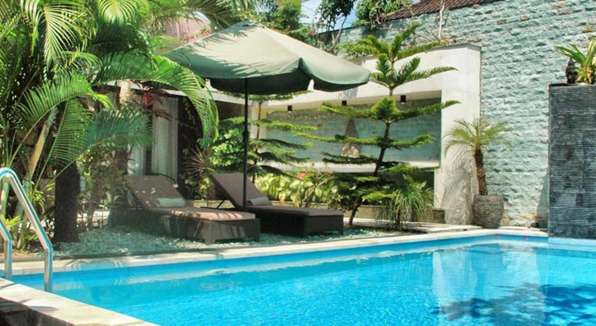 Marinos Place Legian Buitenkant foto